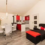 Anita Tribunj Daire Tribalj