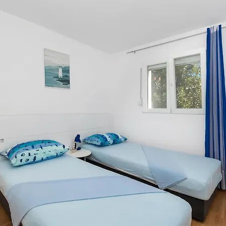 Anita Tribunj * Tribunj (Sibenik-Knin)