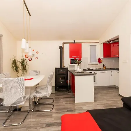 Anita Tribunj Apartmán *