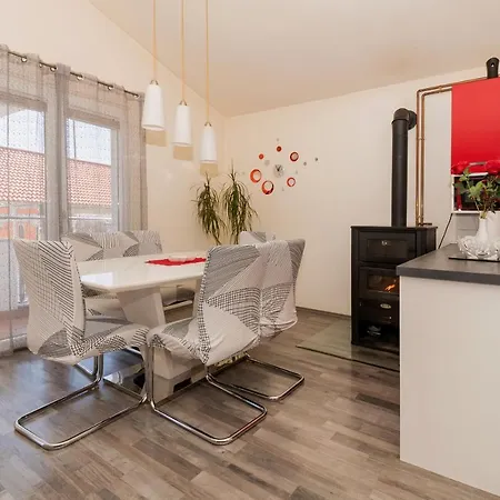 Anita Tribunj Apartmán *